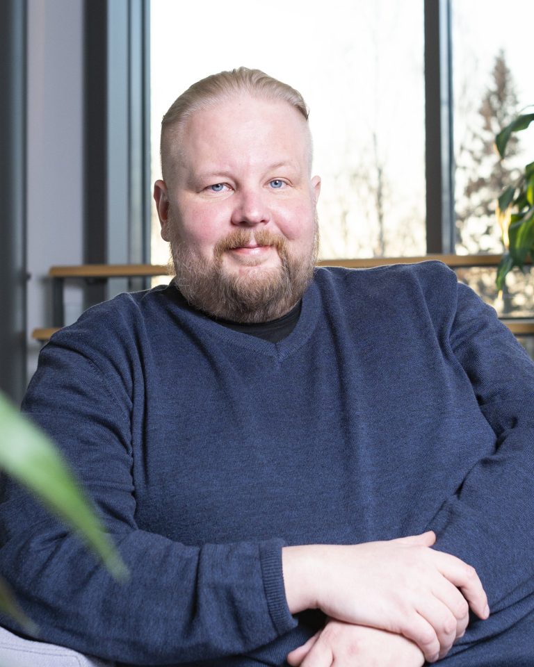 Kuvassa TE-asiantuntija Vesa Valkeisenmäki.